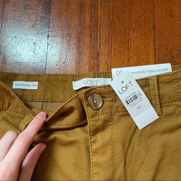 NWT Loft Curvy Washed Twill Shorts - Picture 3 of 6